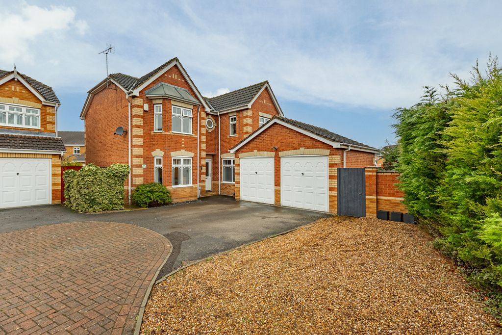 Property photo 1 of 18 4 Bedroom, Detached For Sale