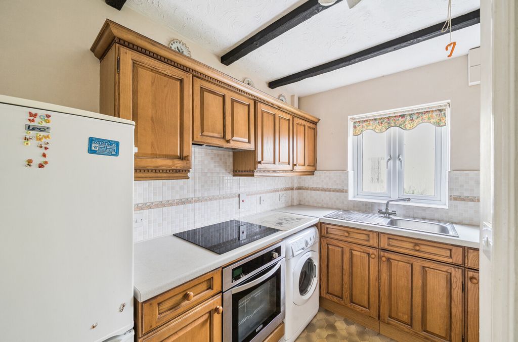 Property photo 3 of 18 Kitchen