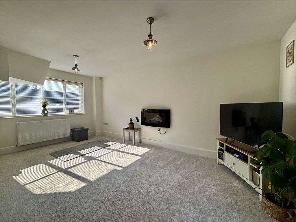 Property photo 3 of 19 Picture No. 23