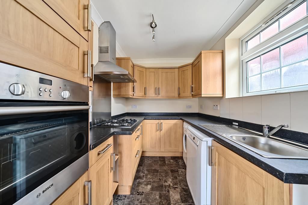 Property photo 2 of 10 Kitchen