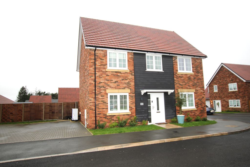 Property photo 1 of 11 33Meadsidea