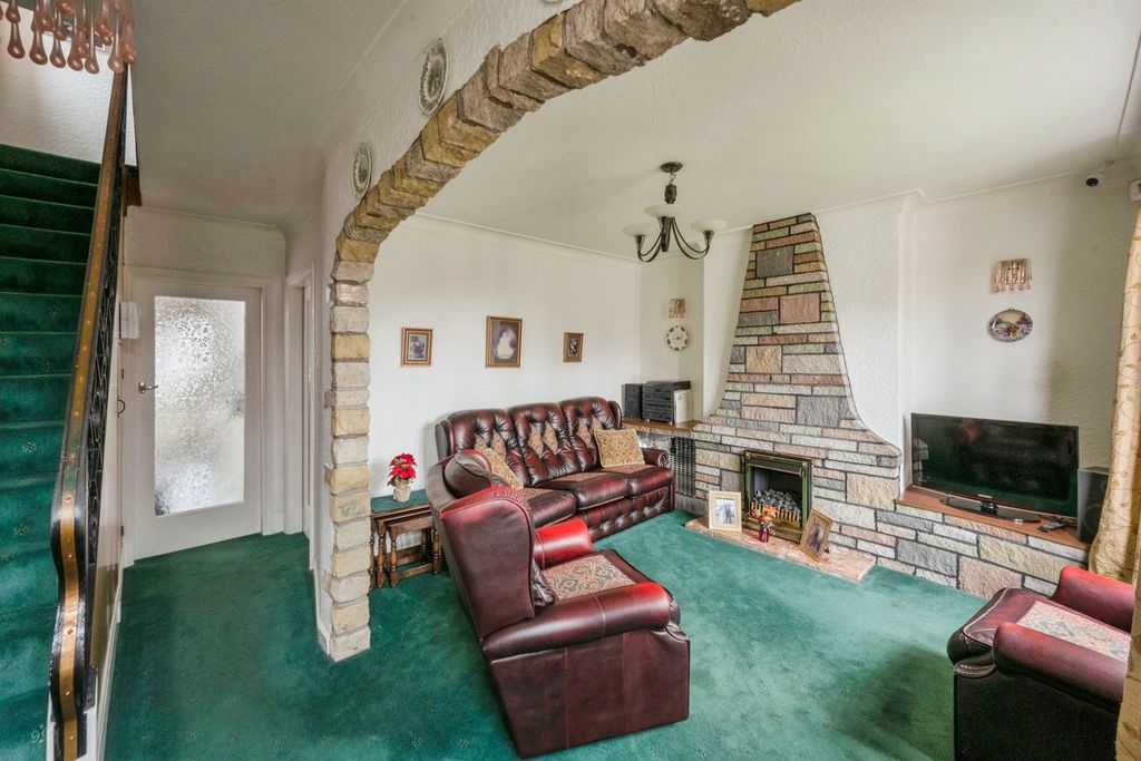 Property photo 2 of 13
