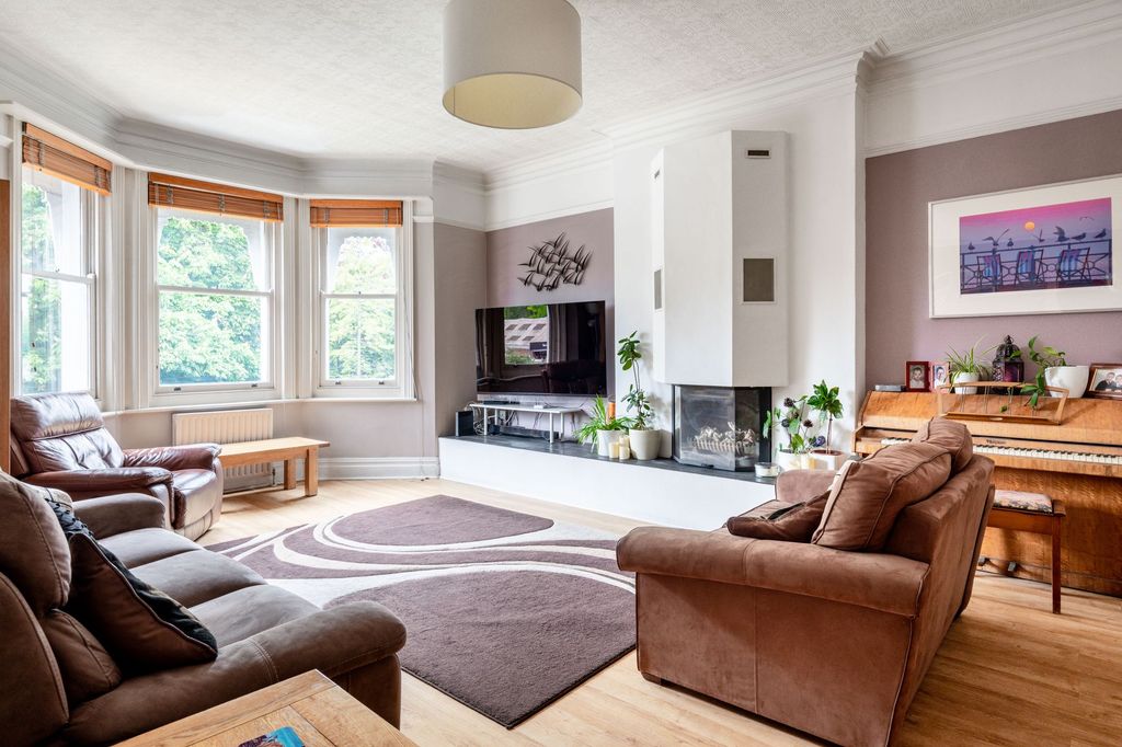 Property photo 2 of 26