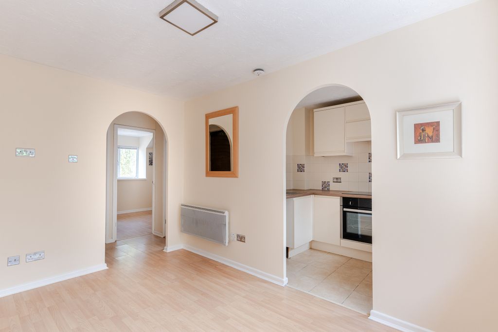 Property photo 2 of 8 A7404680-5
