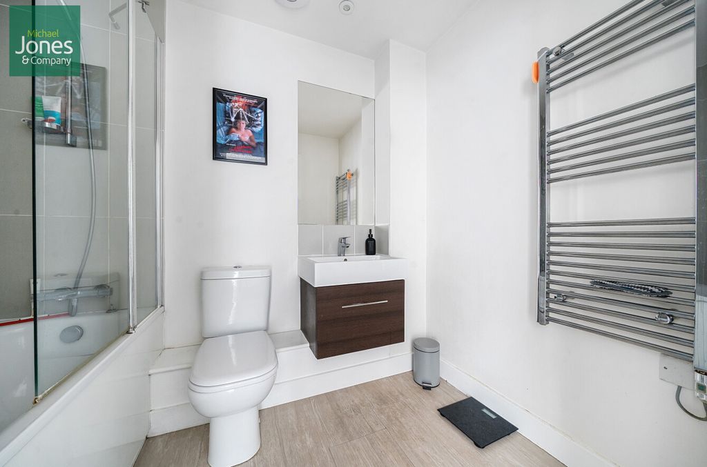 Property photo 3 of 8 Bathroom