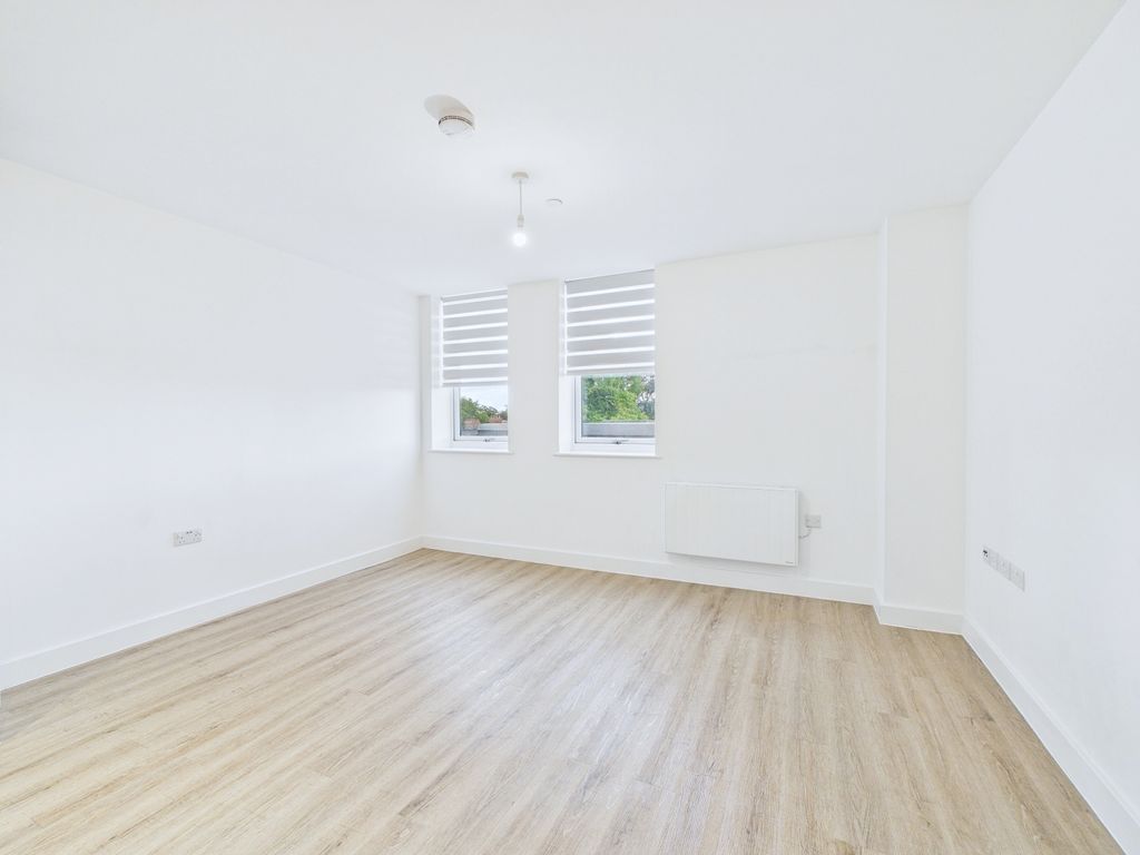 Property photo 3 of 6 Cam01909G0-Pr0552-Still002