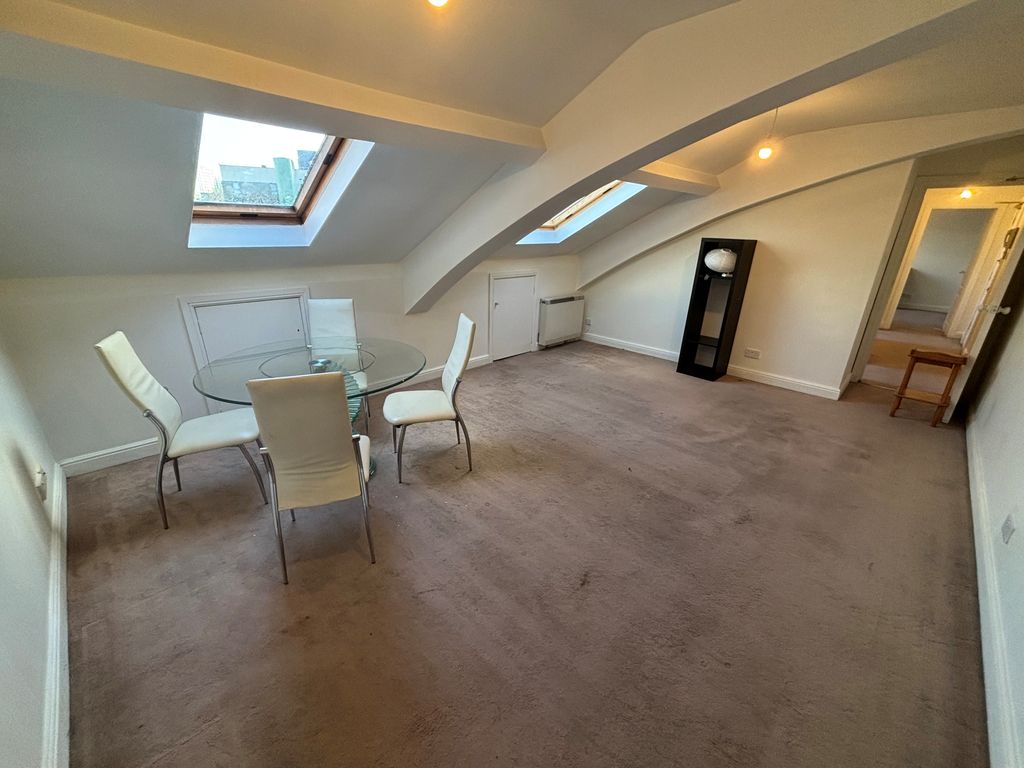 Property photo 2 of 8 Lounge/Diner