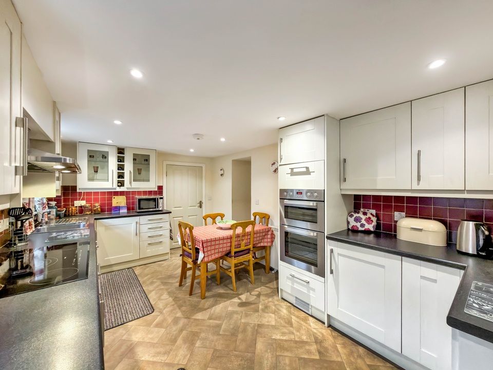 Property photo 3 of 37