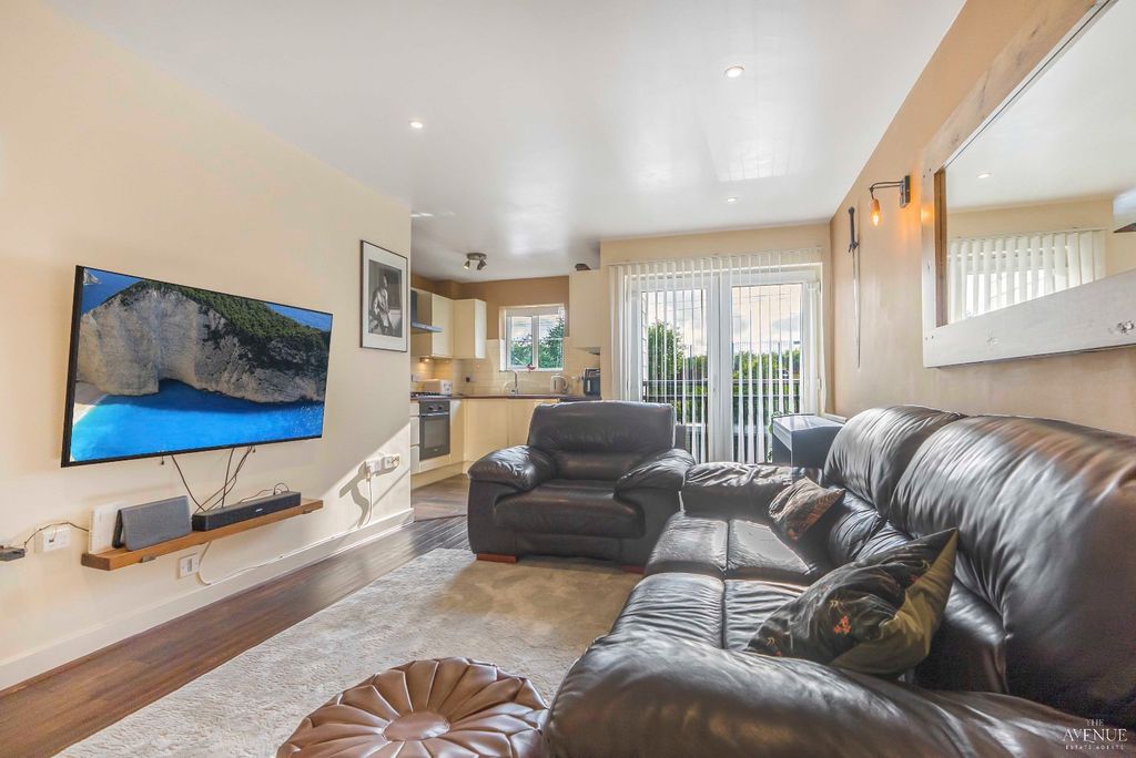 Property photo 2 of 9 4204416