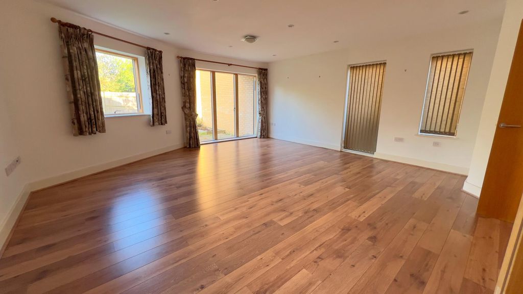 Property photo 2 of 15 Lounge.Jpg