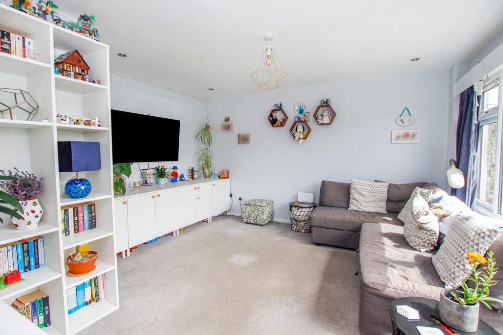 Property photo 2 of 16