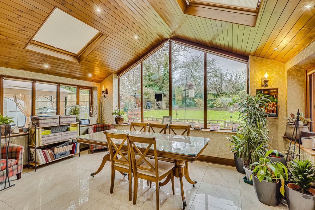 Property photo 2 of 39
