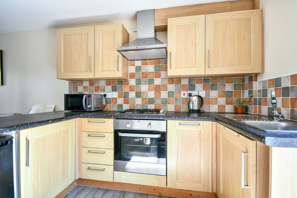 Property photo 2 of 8