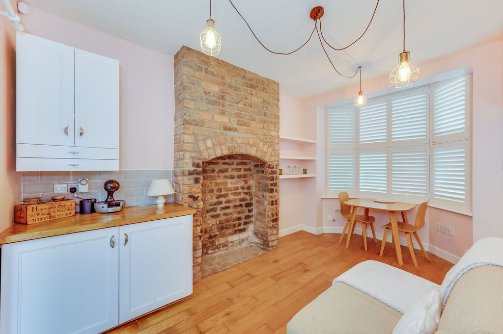 Property photo 2 of 17