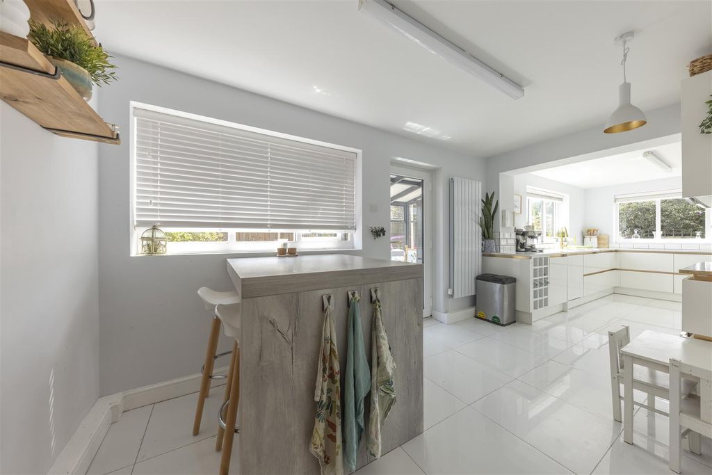 Property photo 3 of 16 Kitchen Breakfast Room