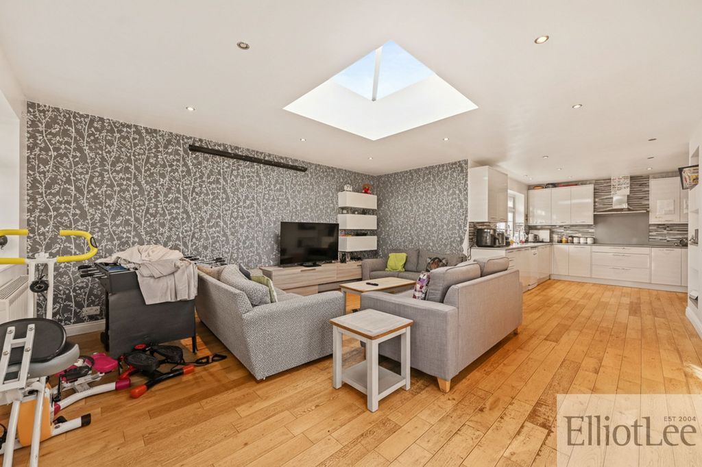 Property photo 3 of 18