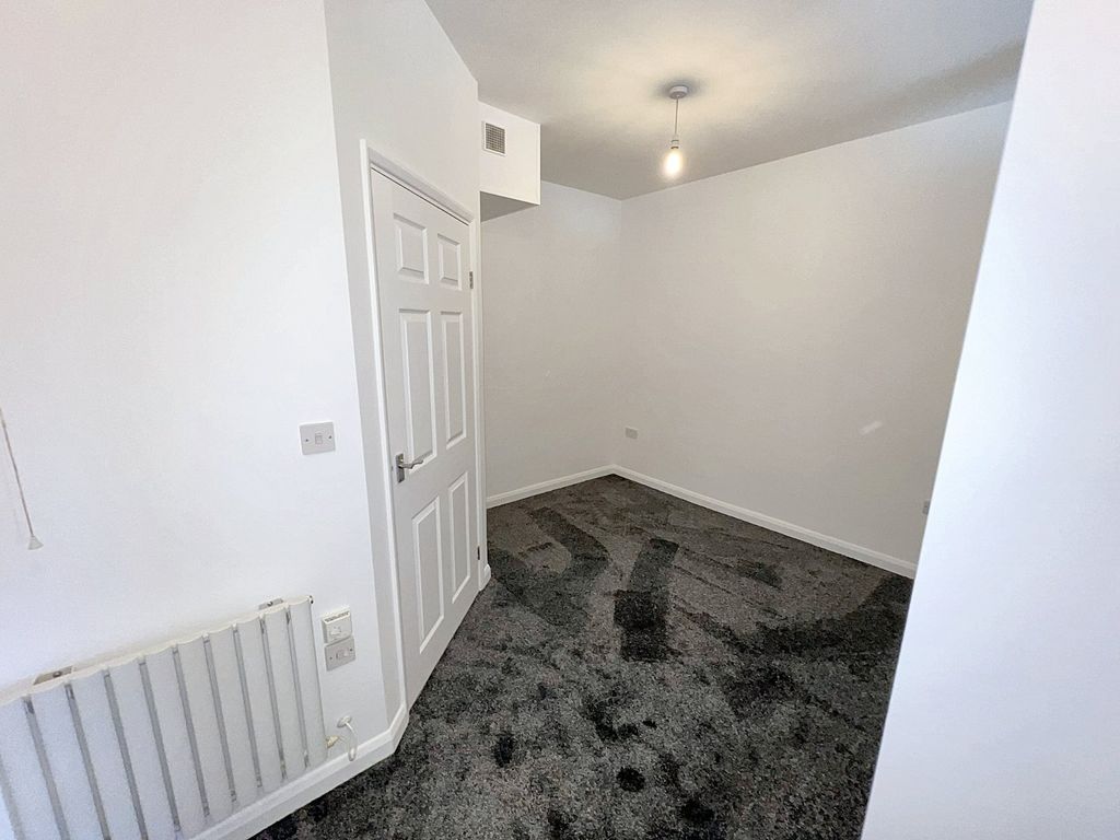 Property photo 3 of 7 Bedroom 1