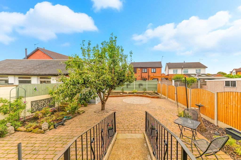 Property photo 3 of 14 The Bungalows - Ewemove Pontefract - Back 2