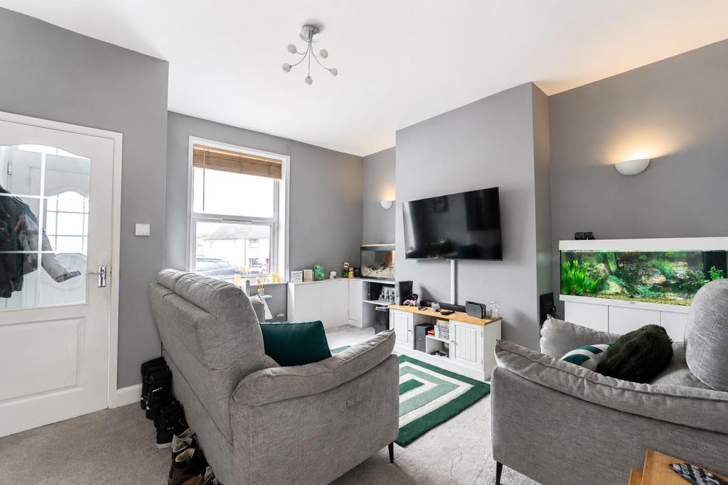 Property photo 1 of 13 c (9).Png