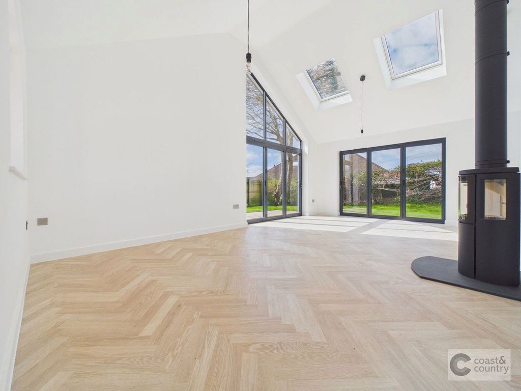 Property photo 2 of 37