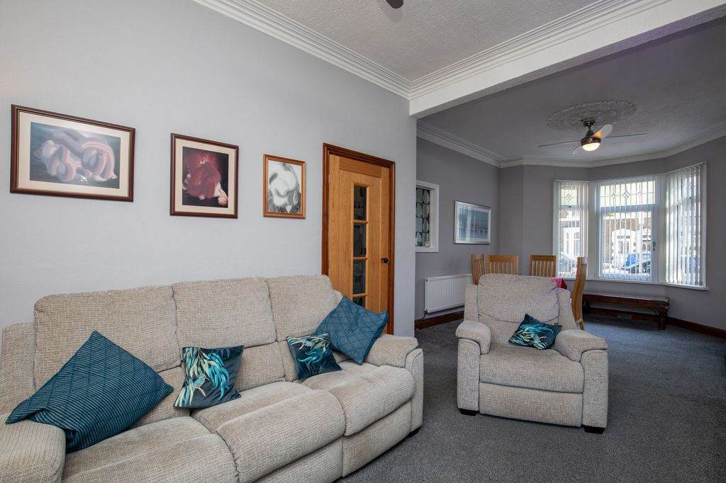 Property photo 2 of 31