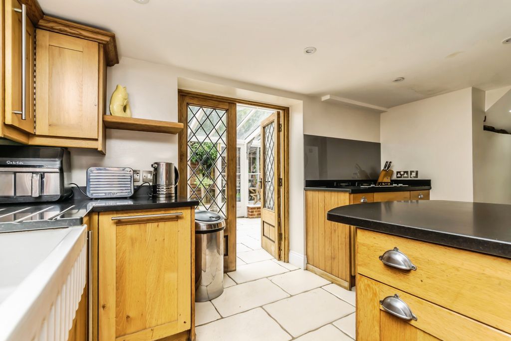 Property photo 3 of 22 Kitchen