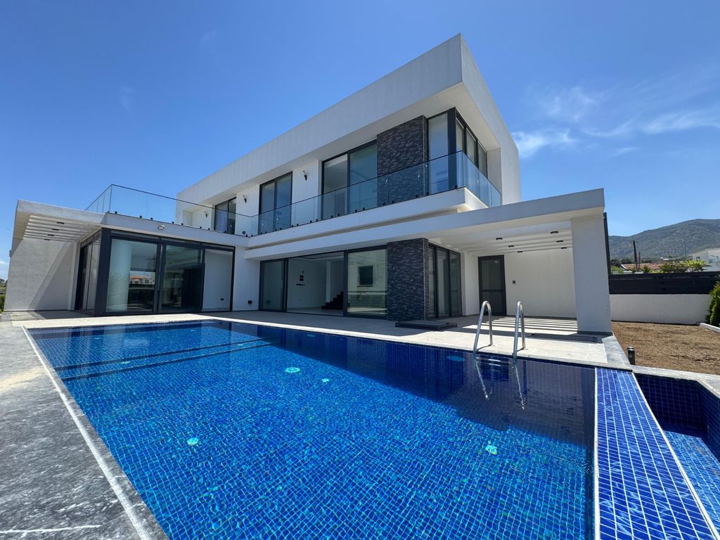 Property photo 1 of 20