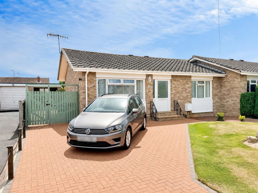 Property photo 1 of 17 For Sale By Aspire Residential | Rockingham Close