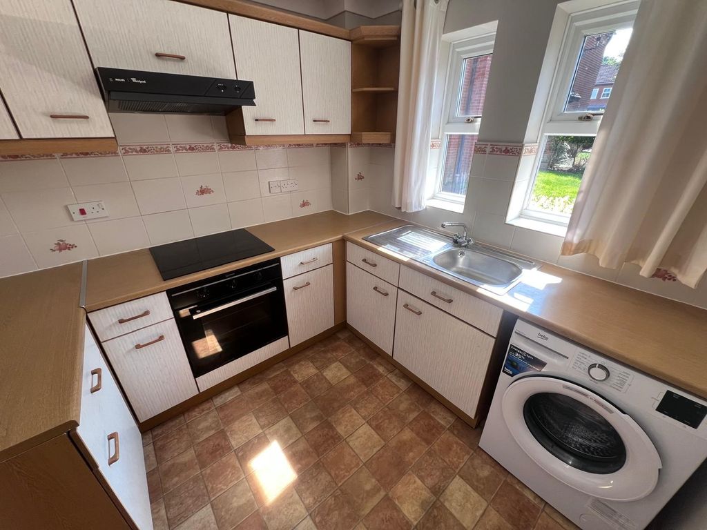 Property photo 3 of 9 Kitchen