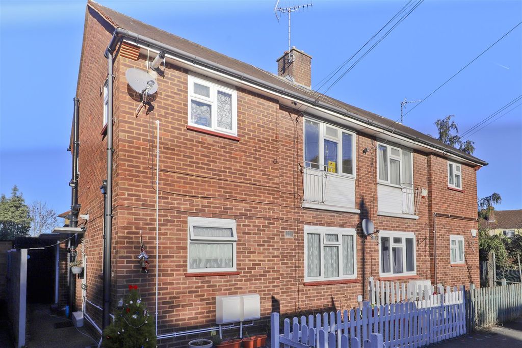 Property photo 1 of 8 Front