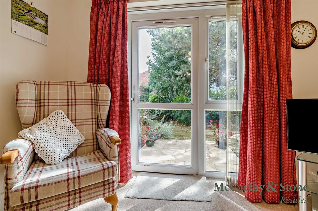 Property photo 3 of 18 Living Room: