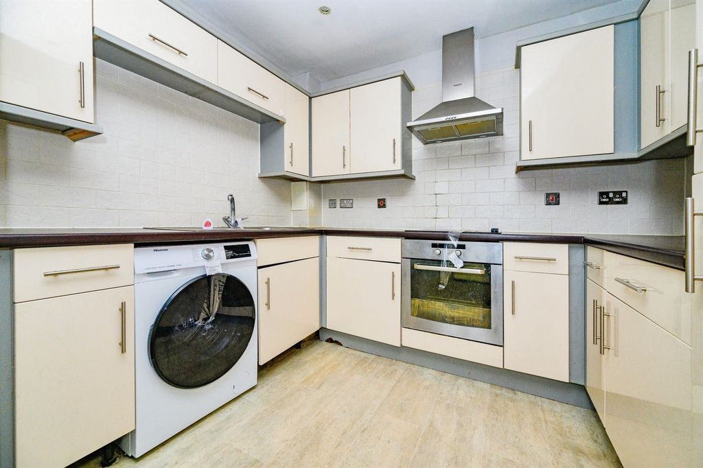 Property photo 2 of 14