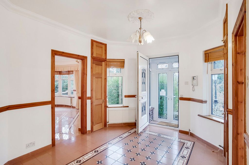 Property photo 2 of 30