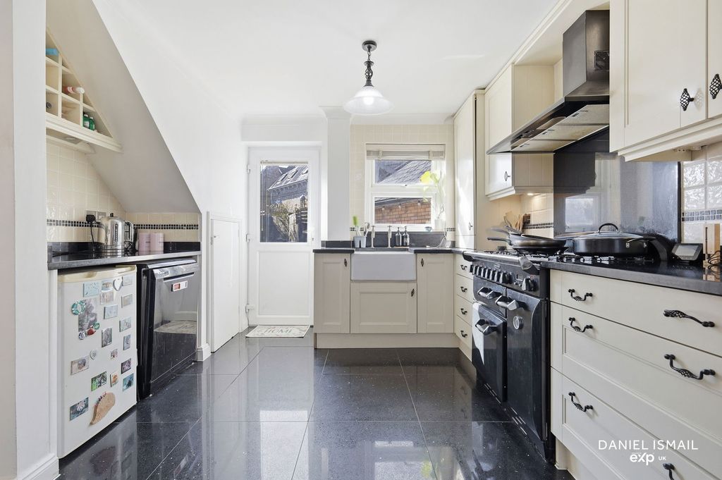 Property photo 2 of 25