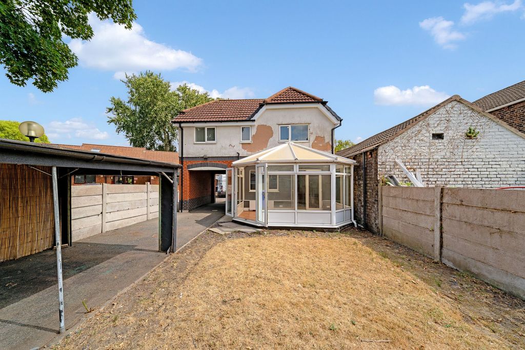 Property photo 2 of 25