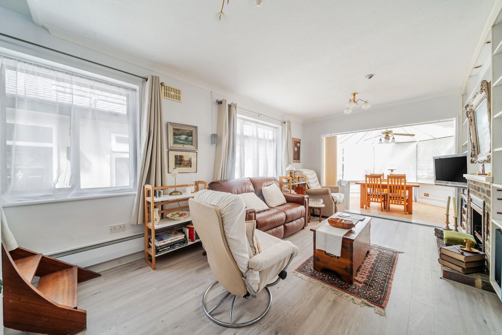 Property photo 2 of 23 1486750-18-6A4c2A...