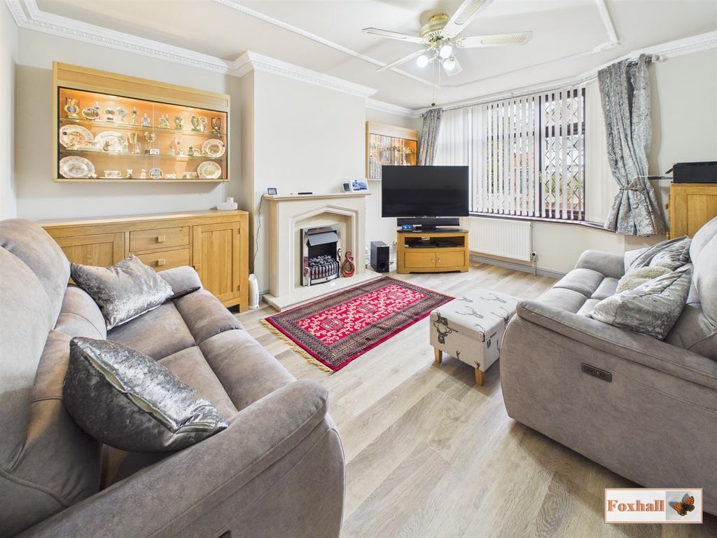 Property photo 2 of 17 Lounge