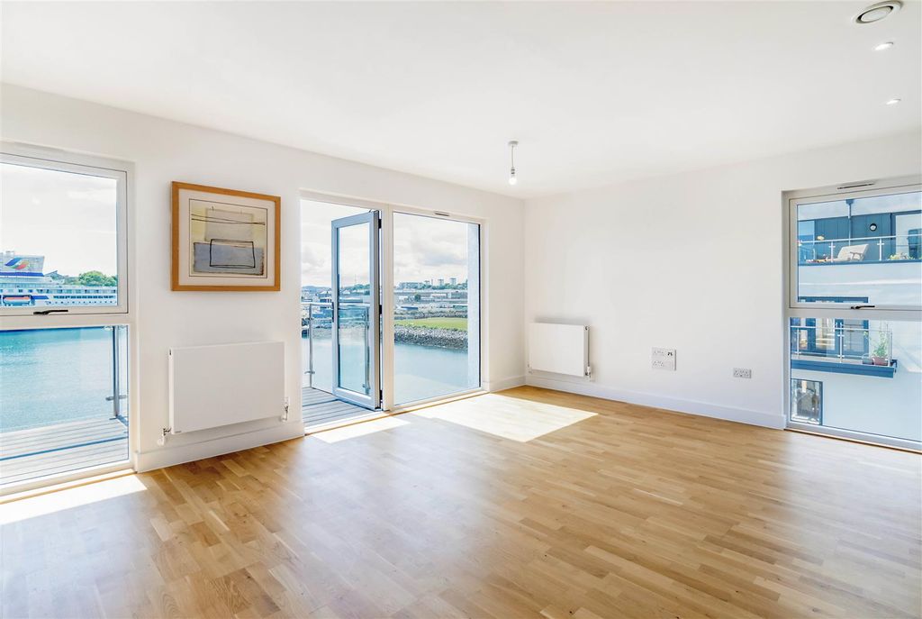 Property photo 2 of 15 Open Plan Living