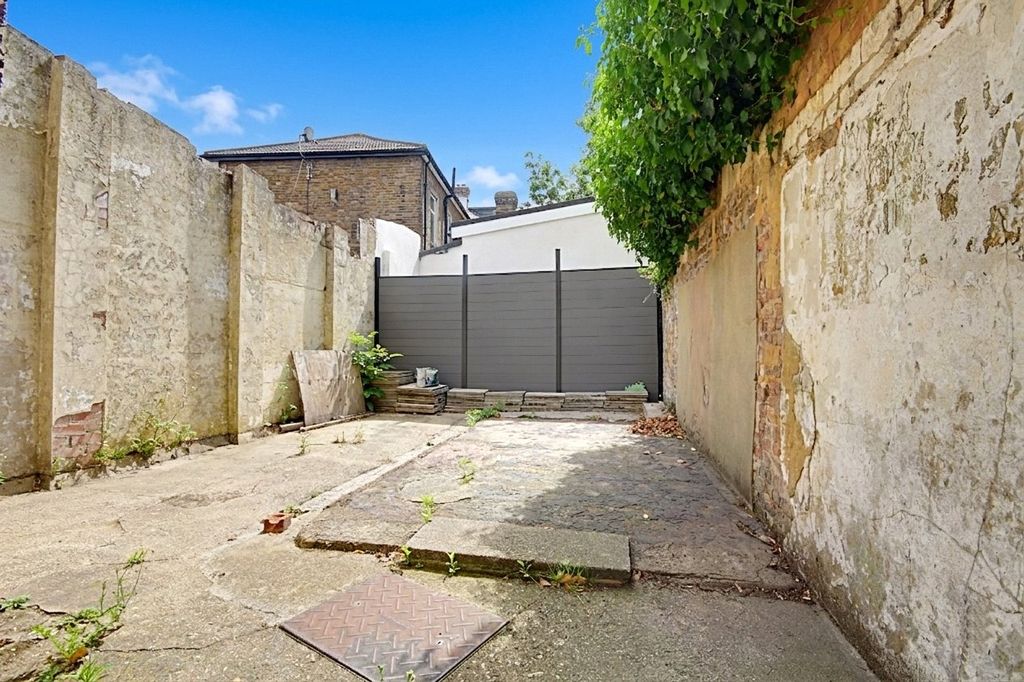 Property photo 1 of 8 Picture No. 21