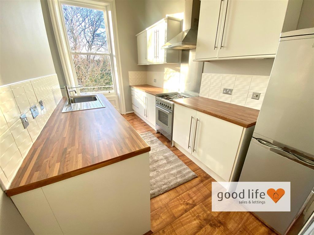 Property photo 2 of 19 20251202_135435780_Ios11Bwoodside.Jpg