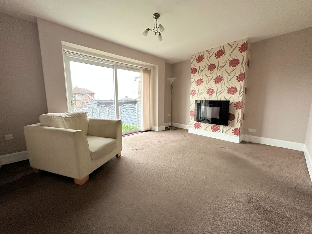 Property photo 2 of 18 Lounge