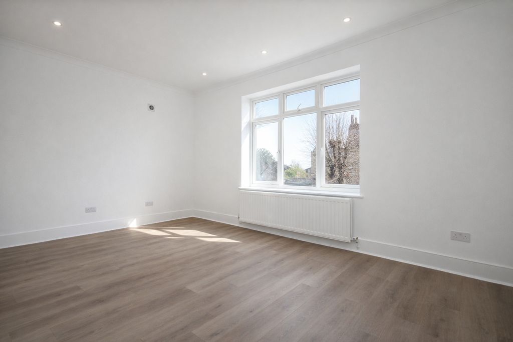 Property photo 3 of 10 Reception