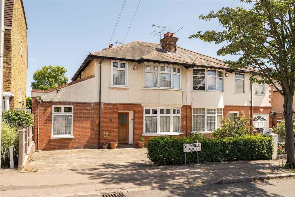Property photo 1 of 46 Shenfield Road, Ig8