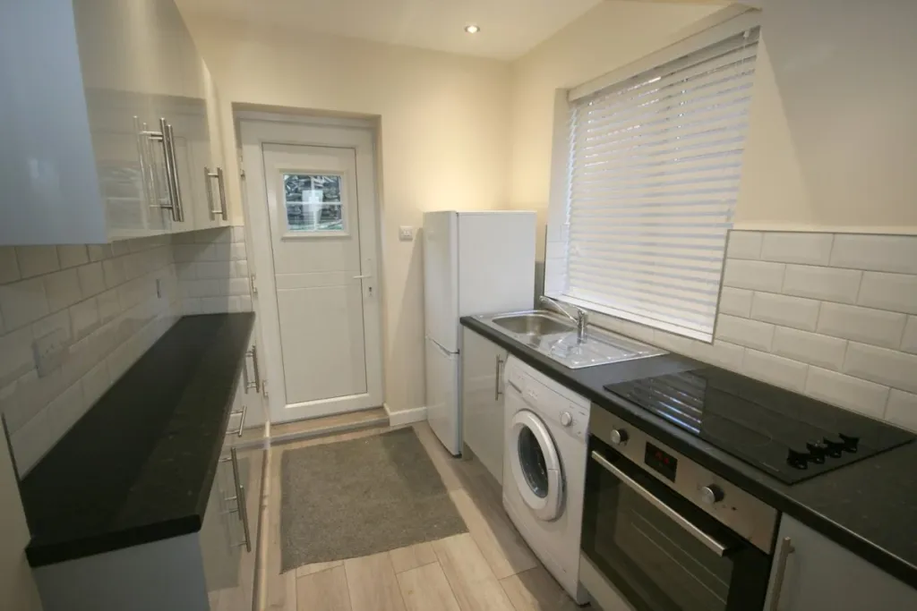 Property photo 2 of 7 Kitchen