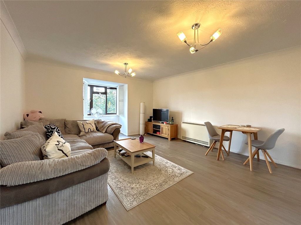 Property photo 3 of 8 Picture No. 10
