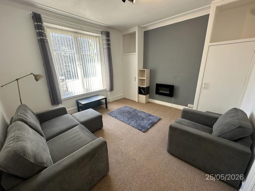 Property photo 1 of 8 Lounge