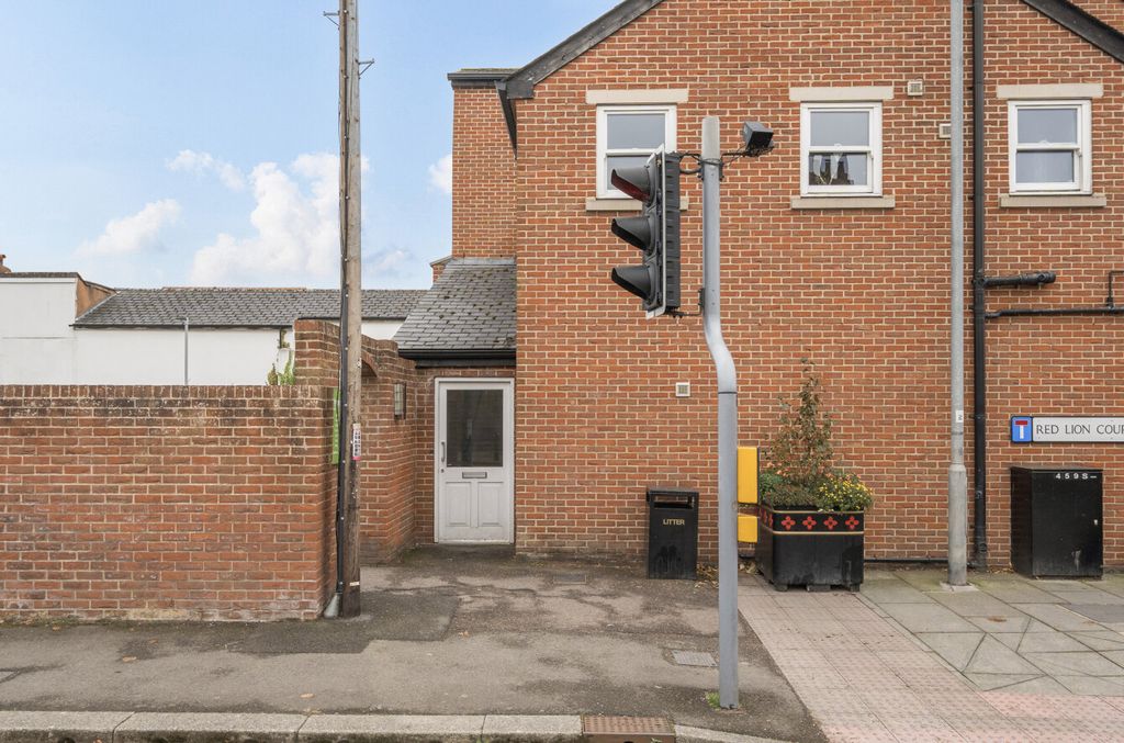 Property photo 2 of 21 2 - 1365543-20-68ee2c...