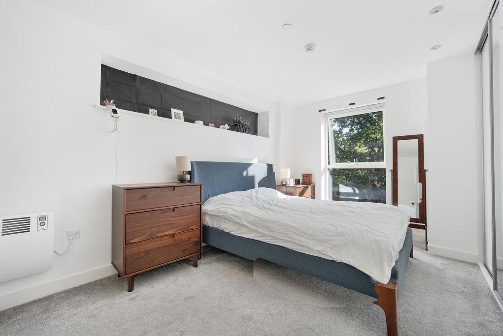 Property photo 3 of 18 Bedroom