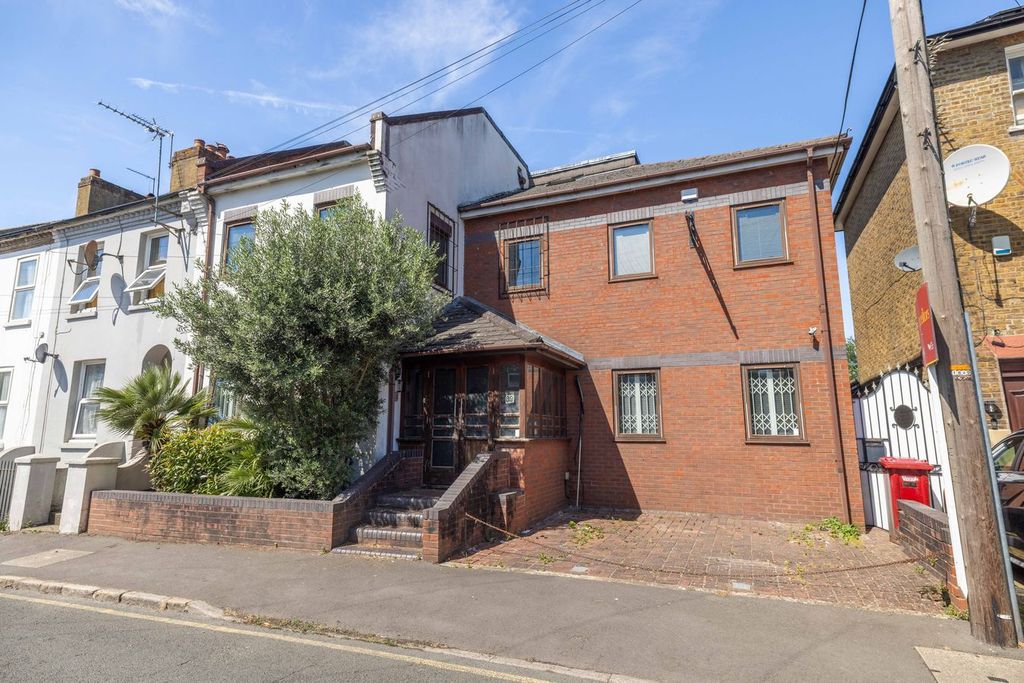 Property photo 1 of 6