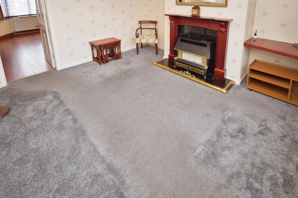Property photo 3 of 15 Dining Room